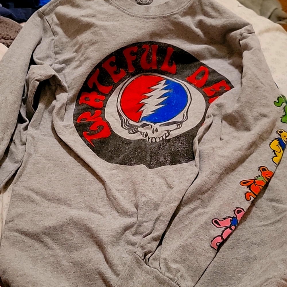 Gray Grateful Dead shirt
